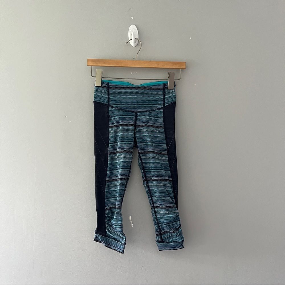 Lululemon Athletic Leggings Capris Blue Multicolor Stretch
